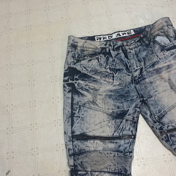 Red Ape Size 40X30 - Picture 2 of 13